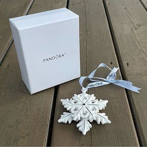 Pandora 2015 Limited Edition Christmas Snowflake Ornament in Original Box